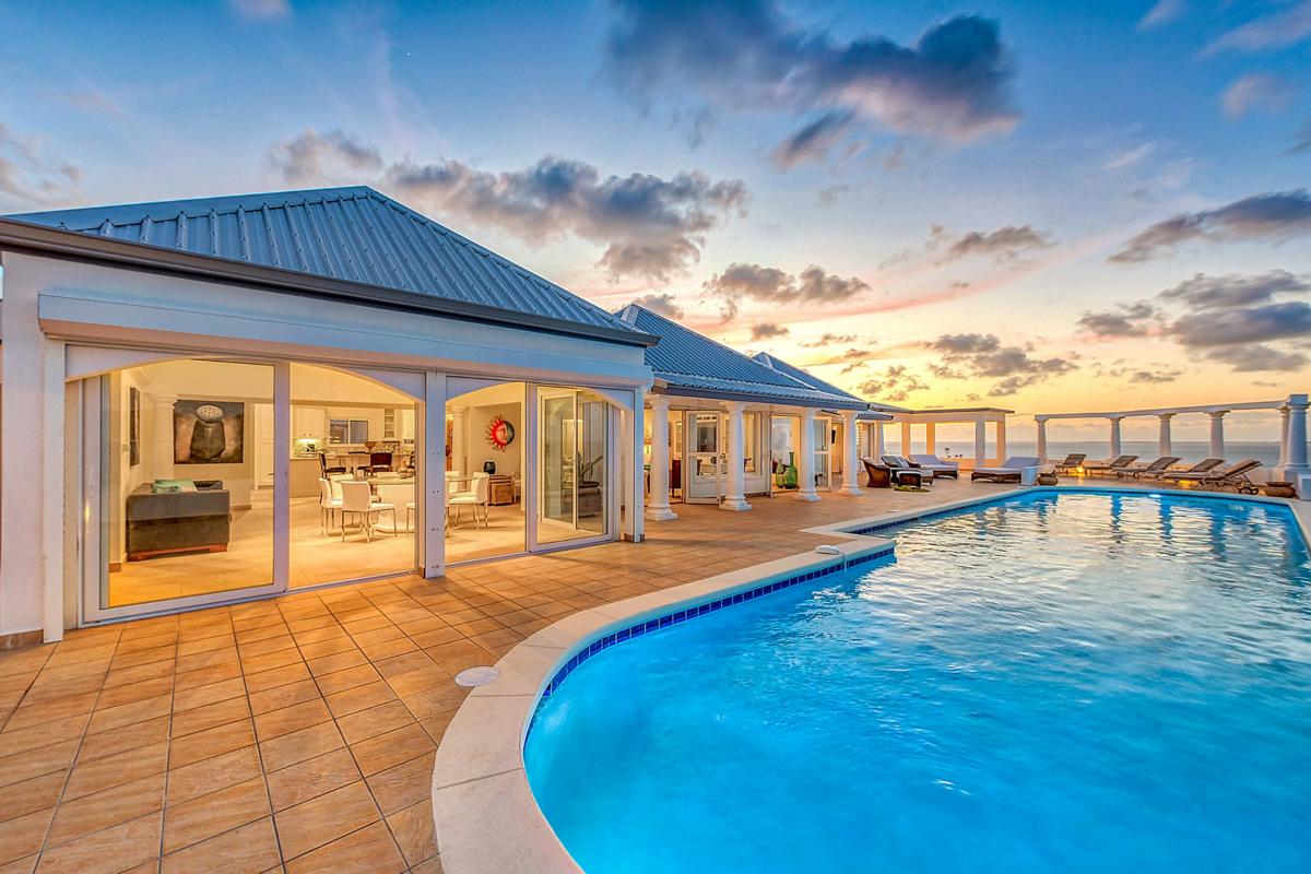 Pool Villa St Martin - Evening by the pool